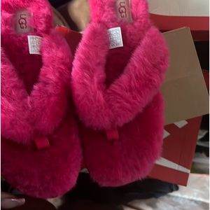 UGGS FLUFF FLIP FLOP /hot pink NEW SLIPPERS SIZE 9